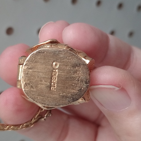 Elephant Locket With Chain - Picture 6 of 6